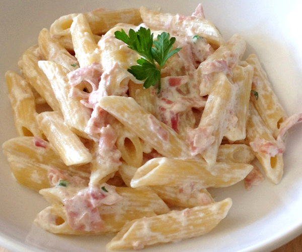 Penne al pomodoro o prosciutto e panna